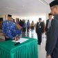 Penandatanganan berita acara pelantikan pejabat di hadapan Sekda Kabupaten Halmahera Utara.
