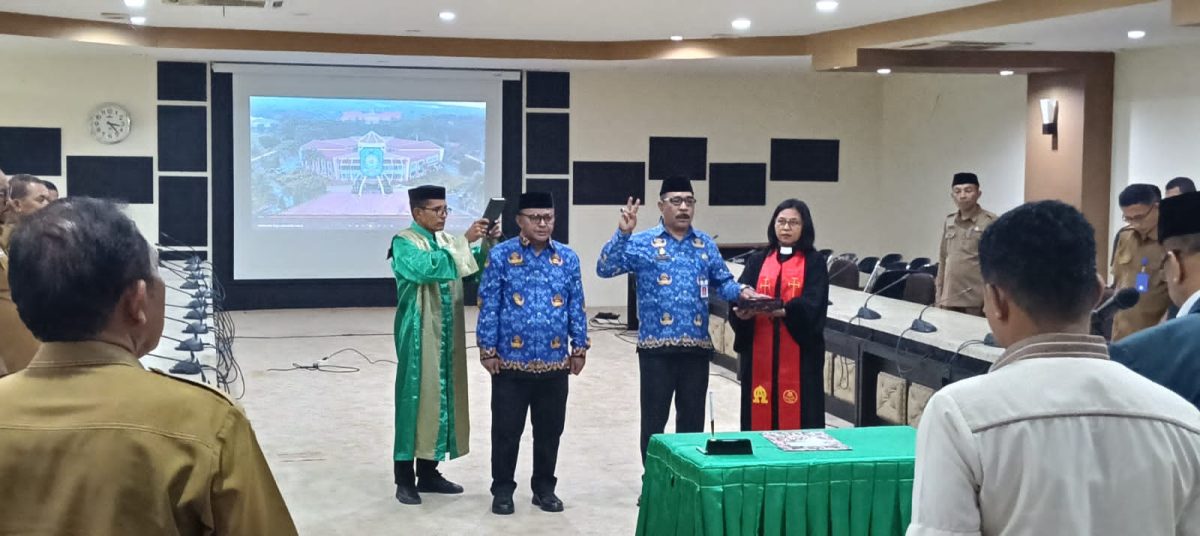 Sekretaris Daerah J. Papilaya melantik dua pejabat struktural Eselon II, Senin (25/5/2026).