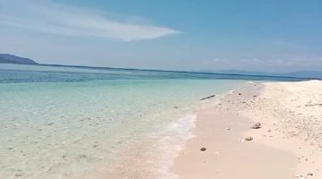 Keindahan pantai berpasir putih Desa Dagasuli, Kecamatan Loloda Kepulauan, Kabupaten Halmahera Utara, Maluku Utara,