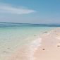 Keindahan pantai berpasir putih Desa Dagasuli, Kecamatan Loloda Kepulauan, Kabupaten Halmahera Utara, Maluku Utara,
