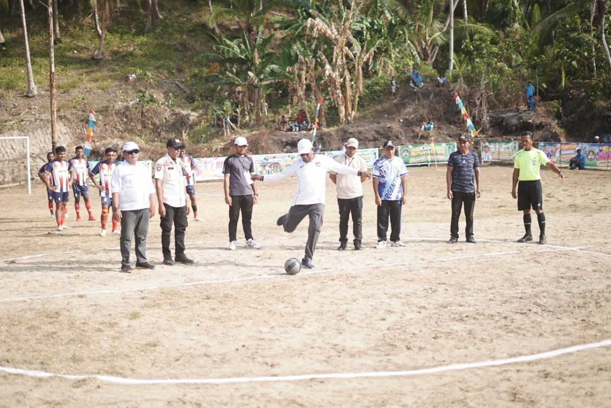 Kasman Hi Ahmad saat membuka pertandingan Al Mujahidin Cup I, Rabu (23/9/2026).