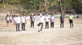 Kasman Hi Ahmad saat membuka pertandingan Al Mujahidin Cup I, Rabu (23/9/2026).