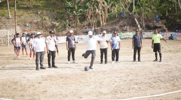 Kasman Hi Ahmad saat membuka pertandingan Al Mujahidin Cup I, Rabu (23/9/2026).