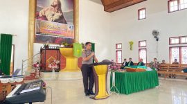 Kapolres Halmahera Utara, AKBP Erlichson Pasaribu saat bertatap muka dengan warga di Gereja GMIH Eppata, Minggu (25/10/2026)